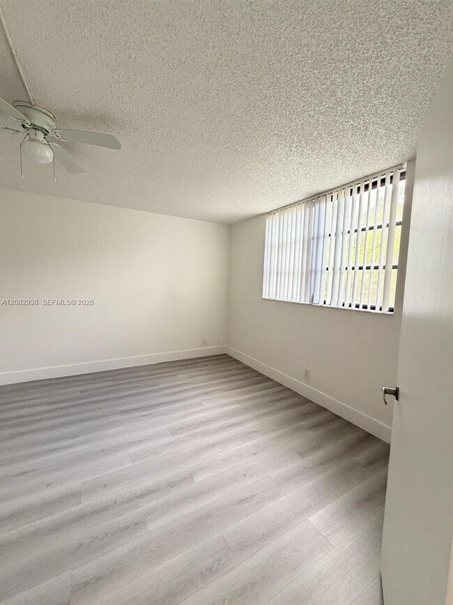 Building Photo - 6575 W Oakland Park Blvd