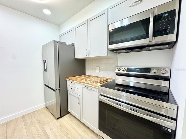 Building Photo - 9205 Tudor Dr