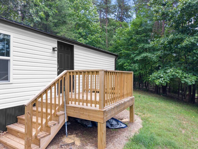 Building Photo - 206 Primrose Rd