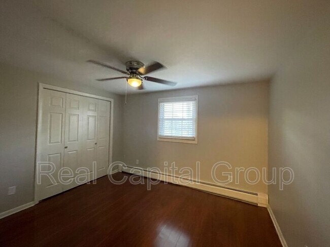Building Photo - 37 Hills Rd
