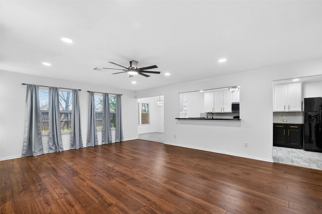 Building Photo - 15807 Sonoma Park Dr