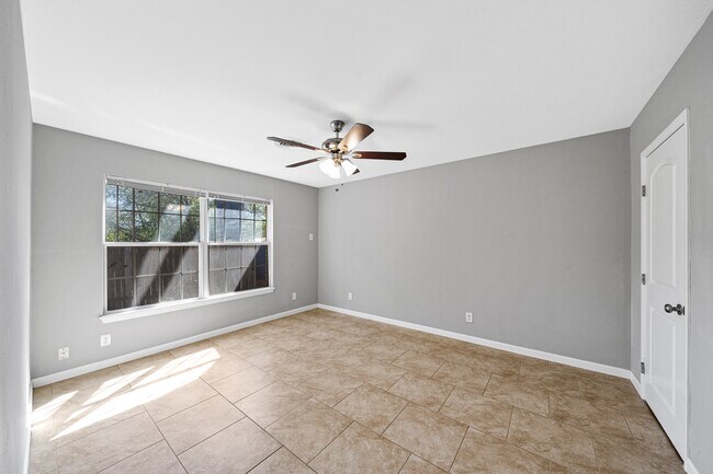 Building Photo - 308 E Cheryl Dr