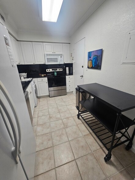 Building Photo - 2501 S Ocean Dr