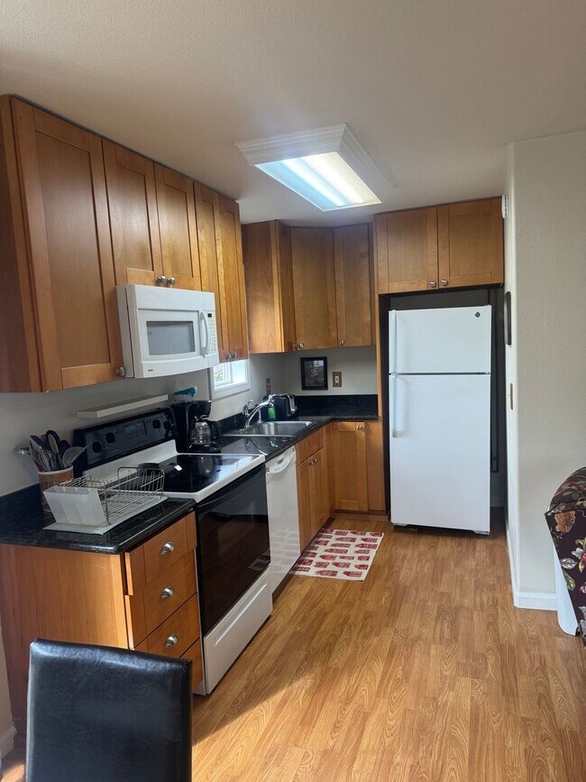 Building Photo - Furnished 1 bedroom in South Redding