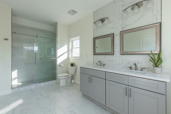 Building Photo - 1900 E Cumberland St