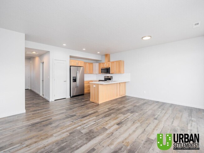 Building Photo - Woodlawn Duplex