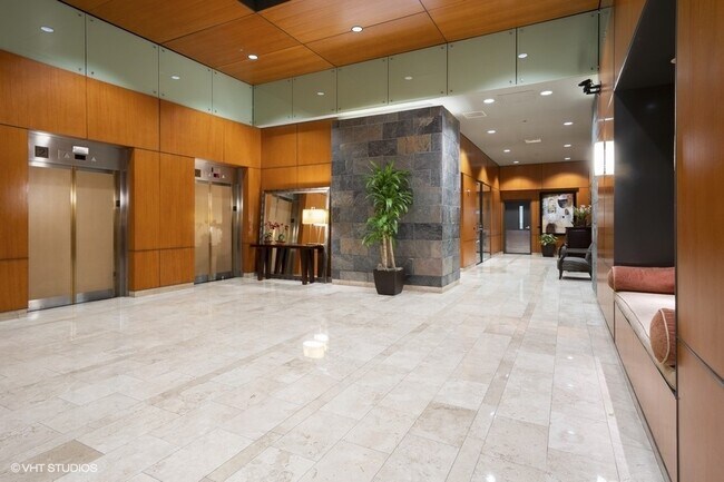 Building Photo - 208 W Washington St