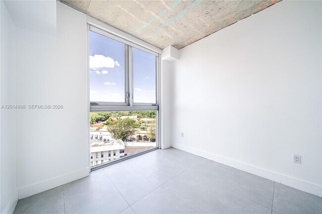 Building Photo - 13800 Highland Dr