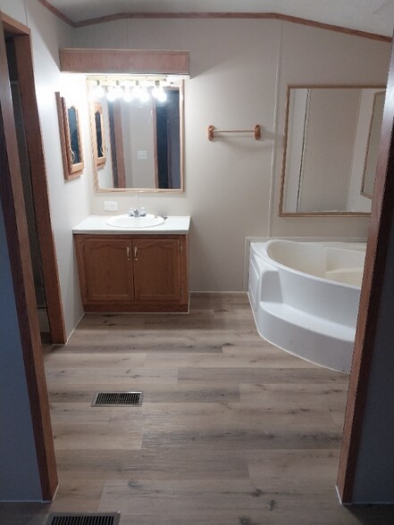 Building Photo - 209 2nd St SW