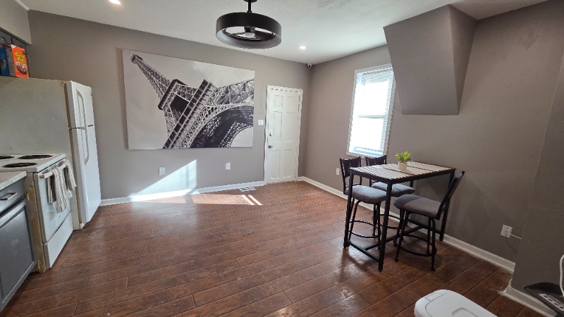 Building Photo - 1421 S Carey St