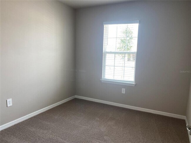 Building Photo - 16070 Bridle Rdg St