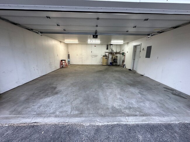 Building Photo - 2 bd, 2 bath, 2 car garage home in North Pole!
