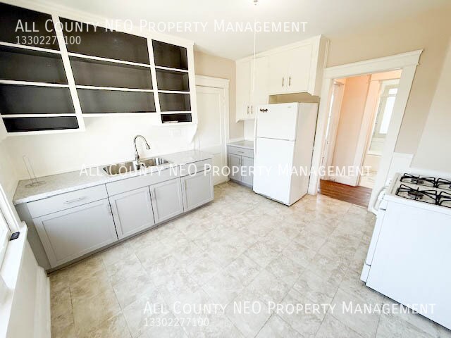 Building Photo - 3003 Portman Ave