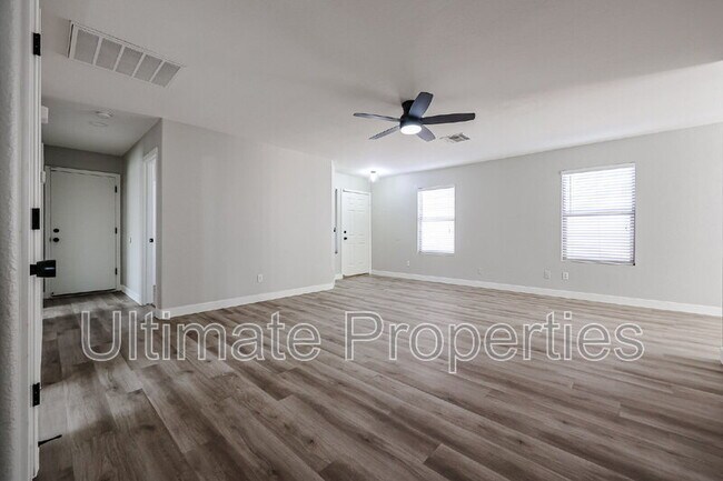 Building Photo - 15008 W Ventura St
