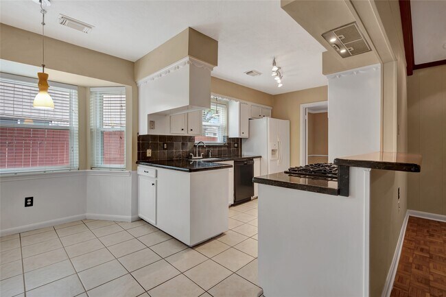 Building Photo - 1710 San Sebastian Ln