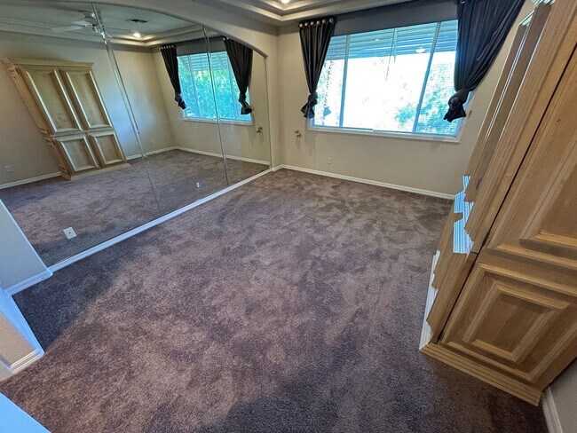 Building Photo - GATED COMMUNITY - TOP FLOOR CONDO WITH BALCONY IN SUMMERLIN