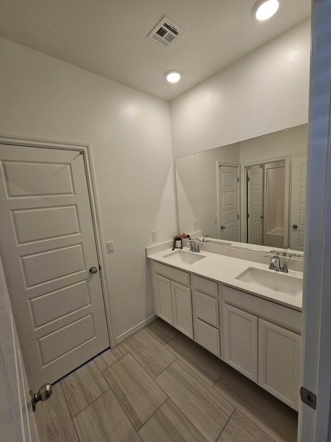 Building Photo - 2908 Moulin Hts St