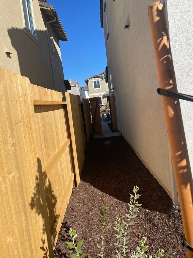 Building Photo - 4803 Lukella Dr