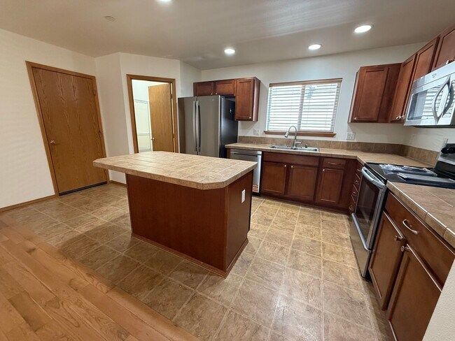 Building Photo - 1838 Bobs Hollow Ln