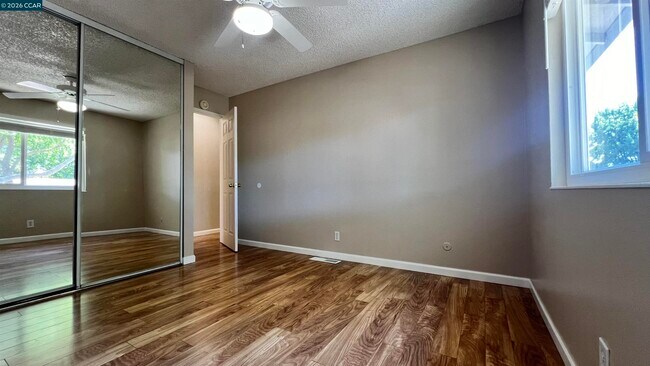 Building Photo - 2828 Royal Ann Ln