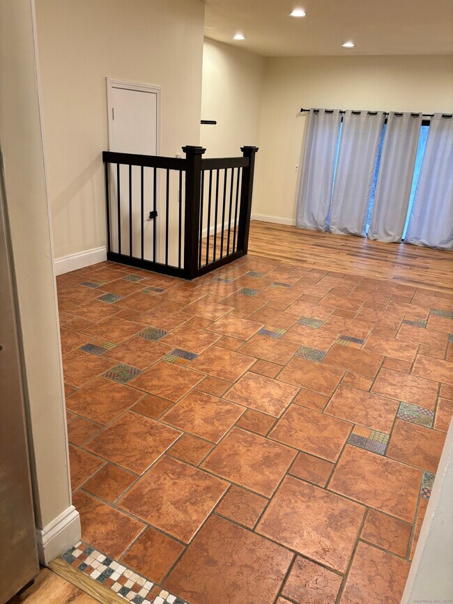 Building Photo - 11 King Arthur Dr