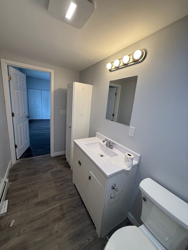 Building Photo - 555-565 N Kent St