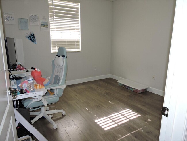 Building Photo - 413 SW 147th Ave
