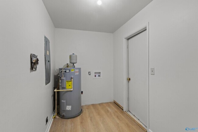 Building Photo - 6304 Davies Ave NW