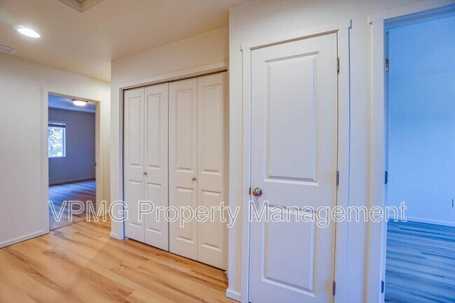 Building Photo - 2105 NE 118th Pl