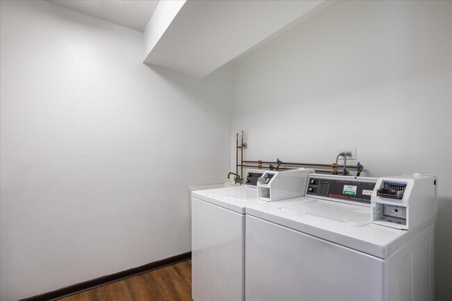 Building Photo - 604 W 65th St