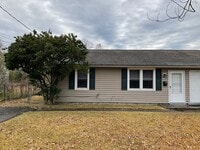 Building Photo - Cute 2 bedroom duplex that is centrally located. Just minutes to area bases, shopping and restaur...