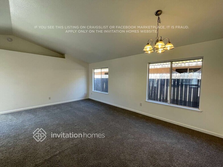 Building Photo - 1144 La Mesa St