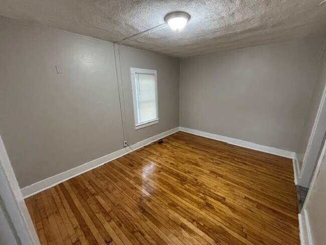 Building Photo - 212 Bosworth St