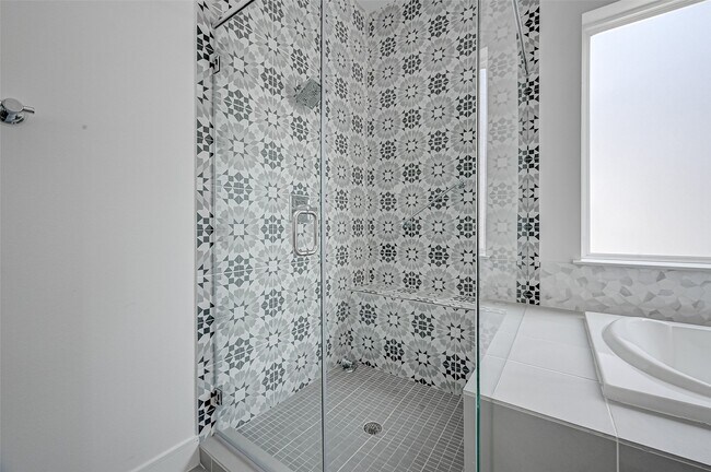 Building Photo - 8930 Spring Knoll Forest Dr