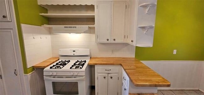 Building Photo - 3-bedroom, 1 bathroom, 1 car attached gara...