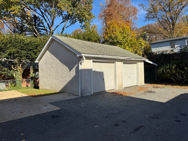 Building Photo - 8 Walnut Ave