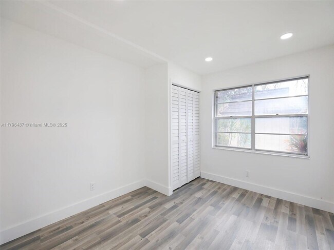 Building Photo - 1901 Coquina Way