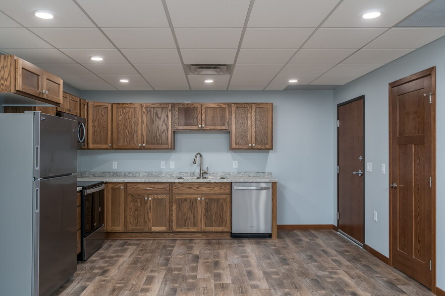 Kitchen - 513 N Riverfront Dr
