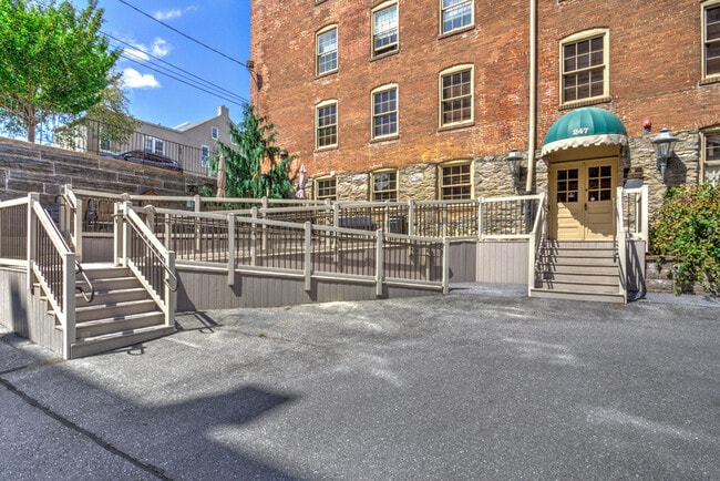 Building Photo - 247 N Shippen St