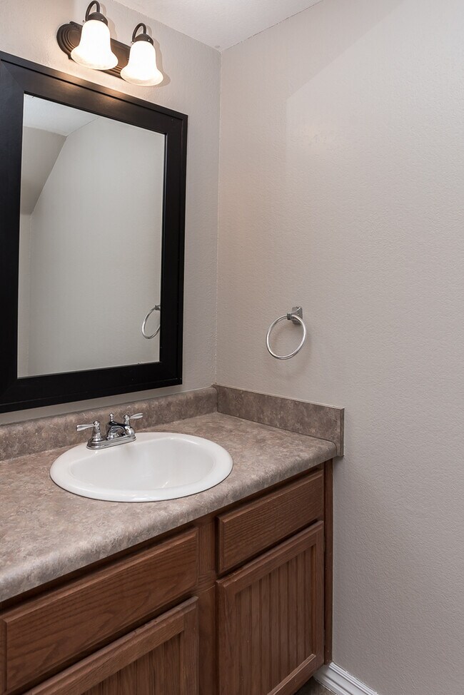 Building Photo - 4069 Glenstone Terrace