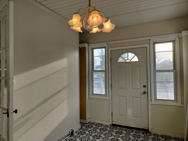 Building Photo - 32 Newell Ave