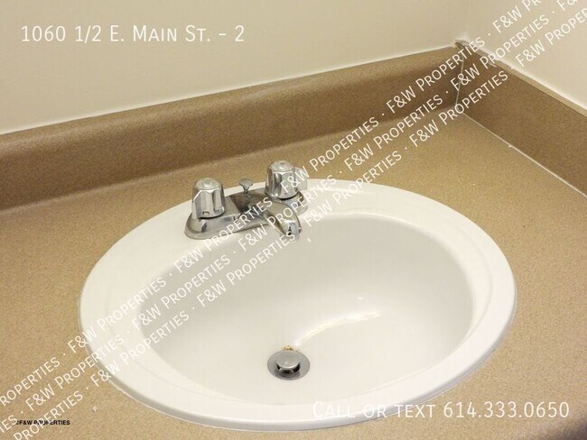 Building Photo - 1060 1/2 E. Main St.-2