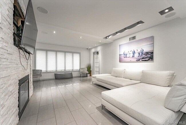 Building Photo - 536 Oxford Rd