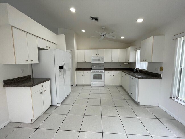 Building Photo - 22875 Barrister Dr