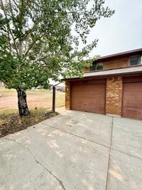 Building Photo - 499 Forest Edge Ln