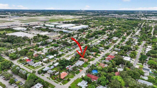 Building Photo - 920 SW 30th St