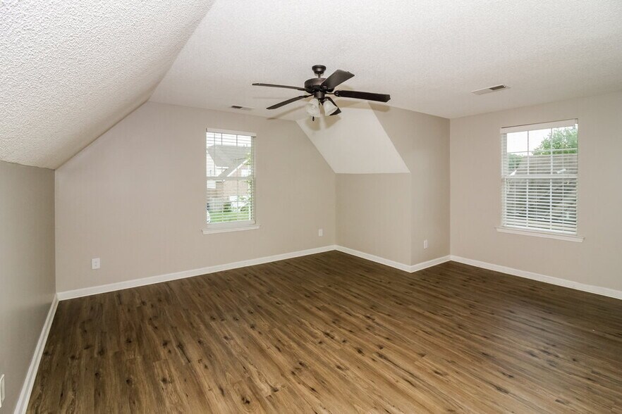Building Photo - 7317 Green Ash Dr