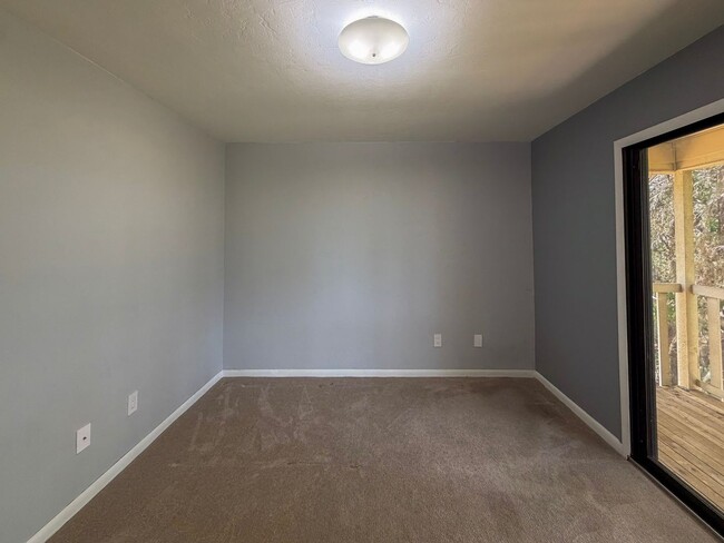 Building Photo - 2BR/1.5BA Townhouse in Mill Run!