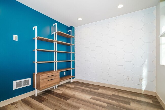 Building Photo - Stylish 3 Bedroom with Rooftop Decks and Dedicated Parking