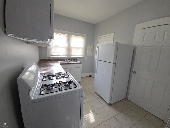 Building Photo - 1339 W Lee St